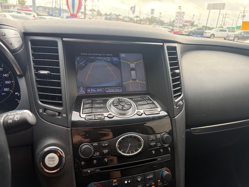 Photo 12 of this INFINITI QX70