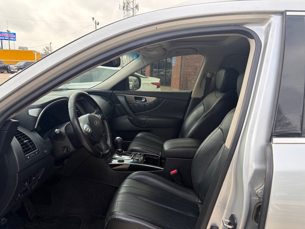 Photo 7 of this INFINITI QX70