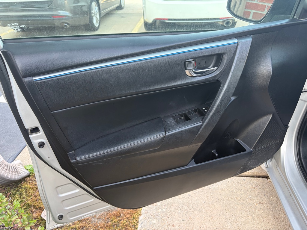 Photo 9 of this TOYOTA COROLLA