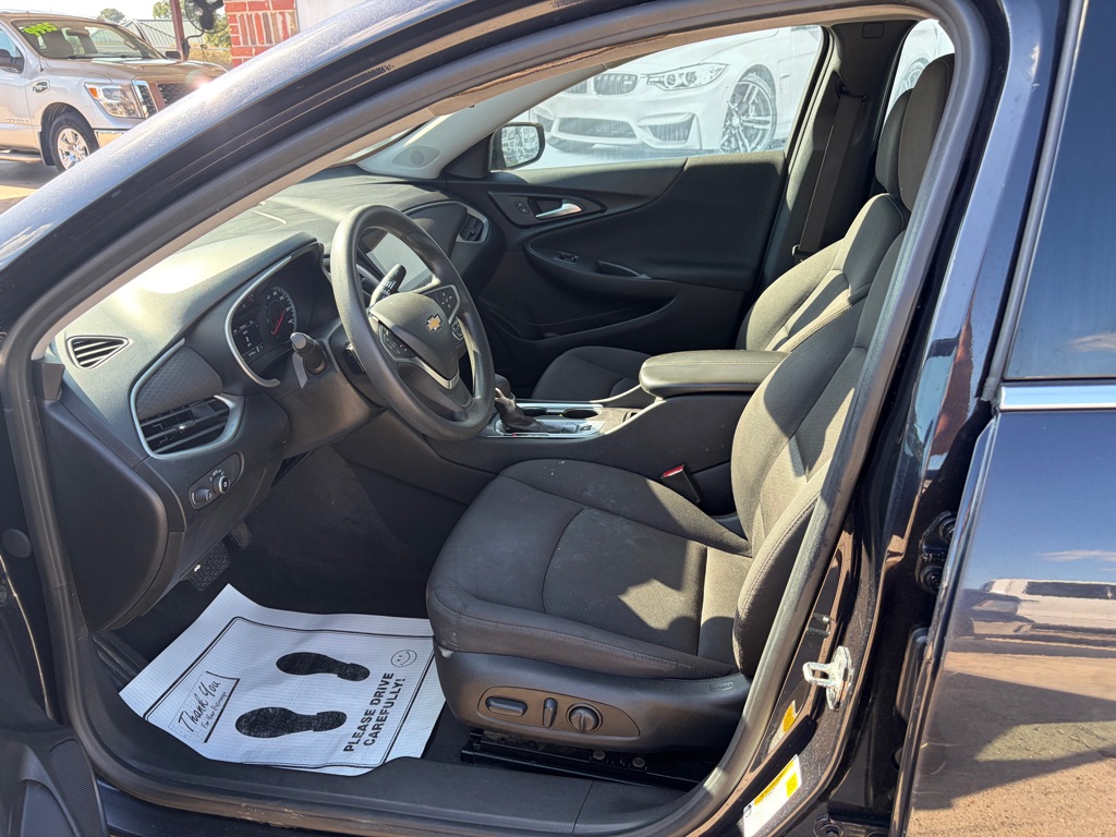 Photo 7 of this CHEVROLET MALIBU