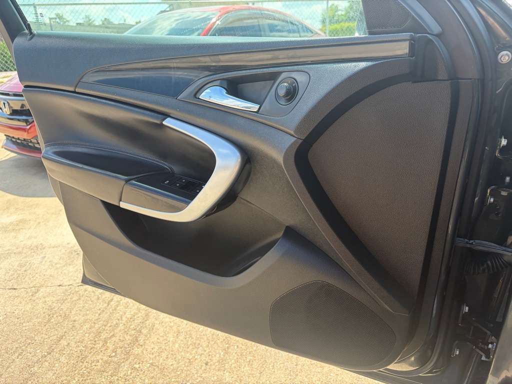 Photo 9 of this BUICK REGAL
