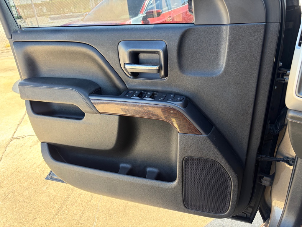 Photo 9 of this GMC SIERRA