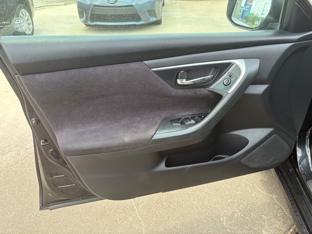 Photo 9 of this NISSAN ALTIMA