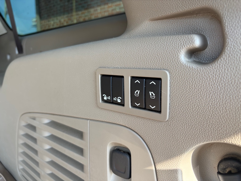 Photo 13 of this CHEVROLET SUBURBAN