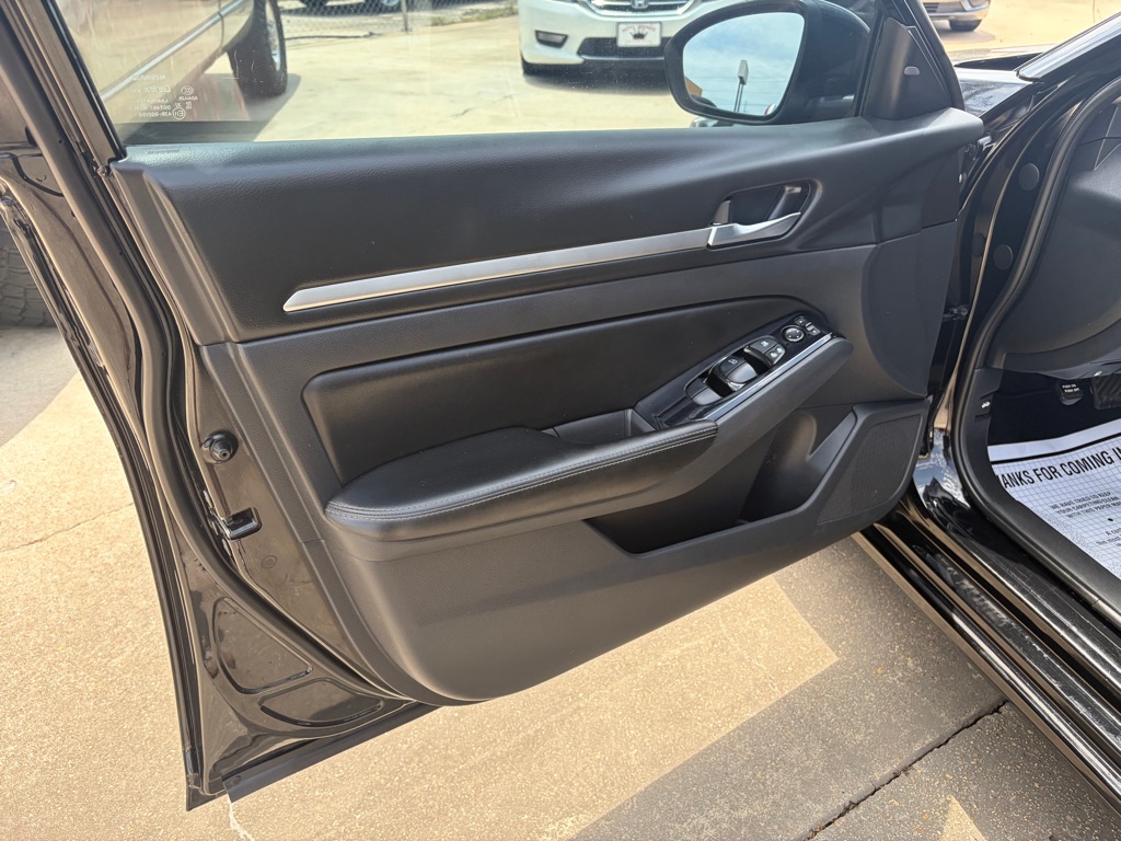 Photo 7 of this NISSAN ALTIMA