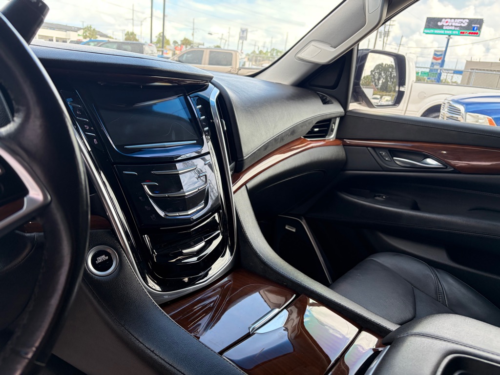 Photo 9 of this CADILLAC ESCALADE