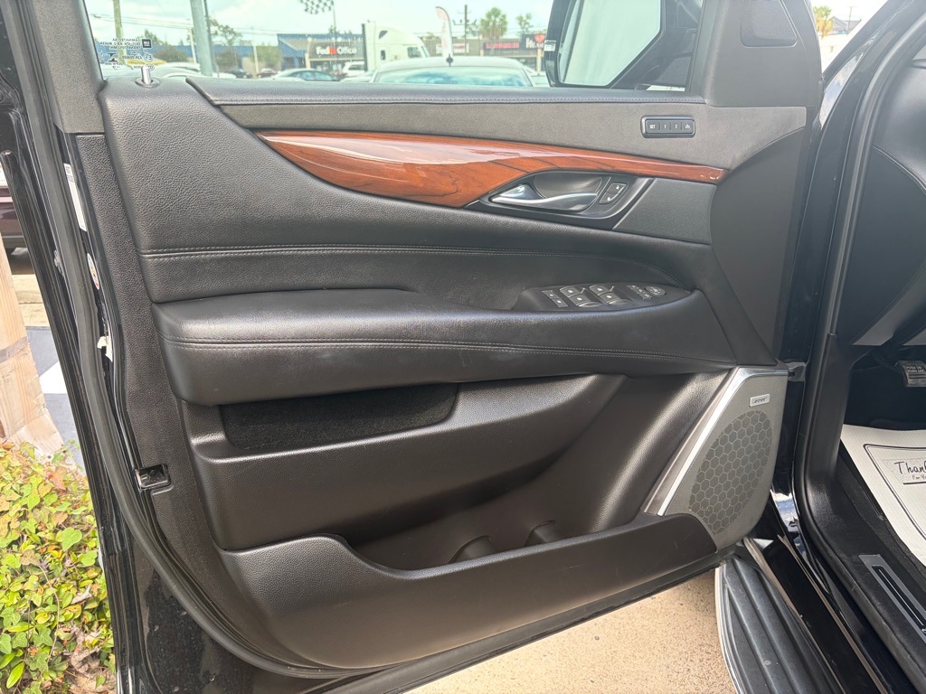 Photo 7 of this CADILLAC ESCALADE