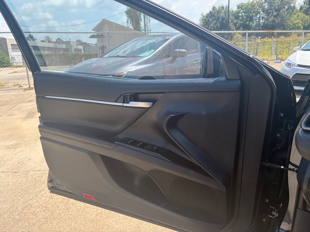 Photo 8 of this TOYOTA CAMRY