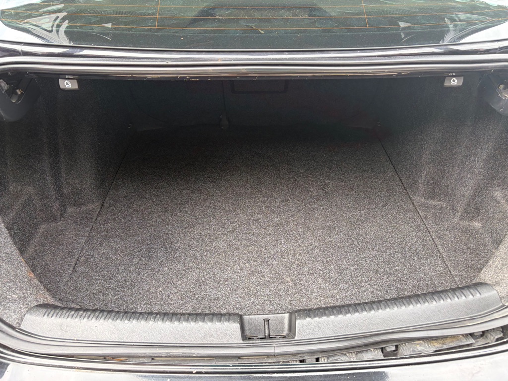 Photo 10 of this VOLKSWAGEN JETTA
