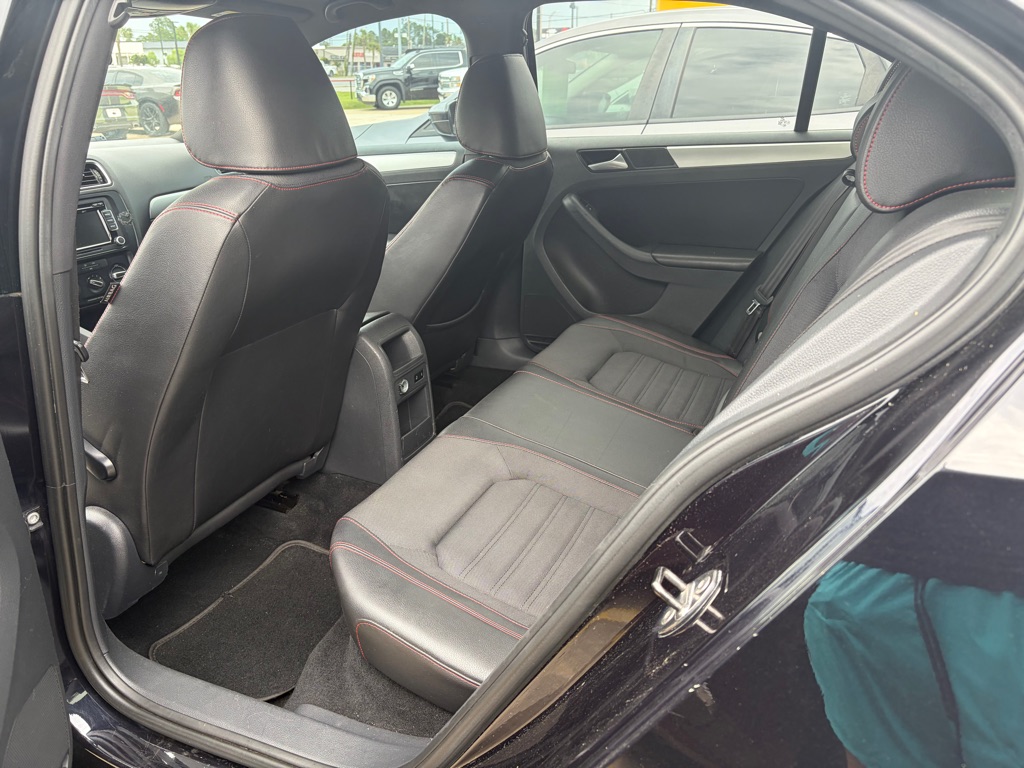 Photo 11 of this VOLKSWAGEN JETTA