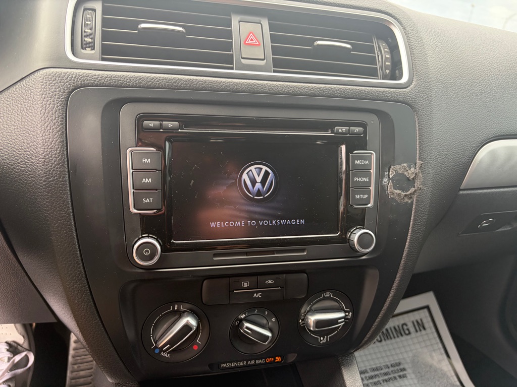 Photo 7 of this VOLKSWAGEN JETTA