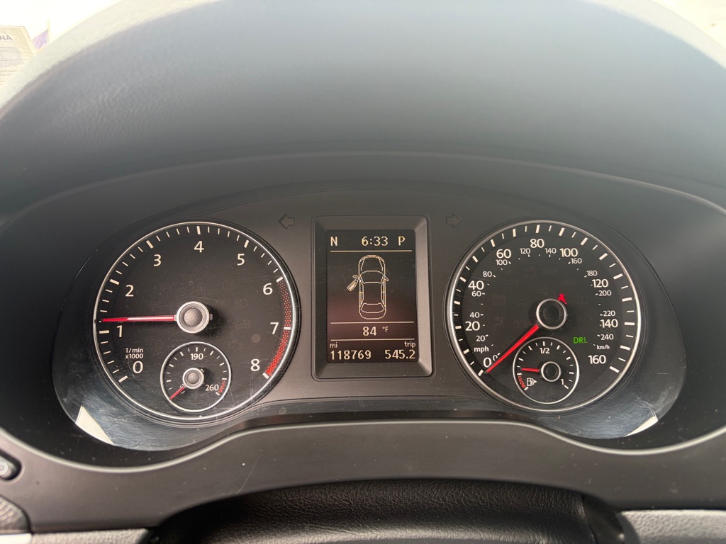 Photo 8 of this VOLKSWAGEN JETTA