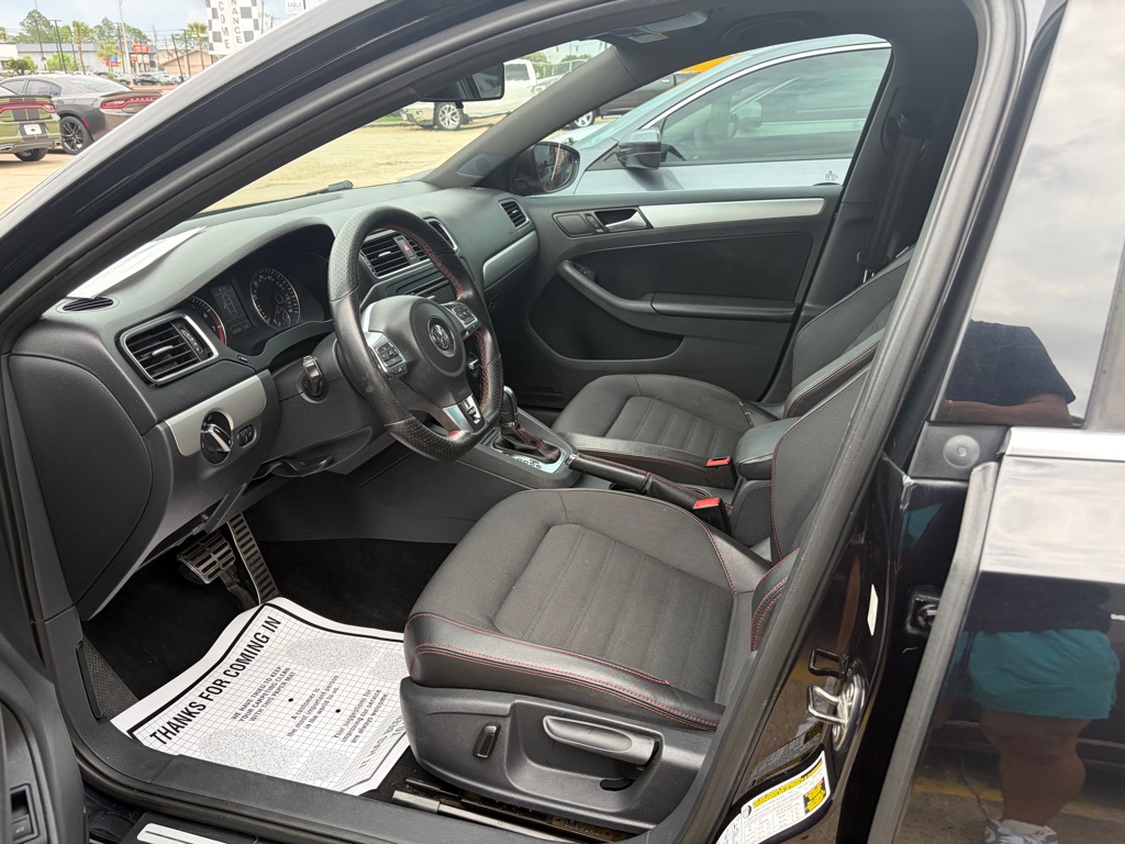 Photo 13 of this VOLKSWAGEN JETTA