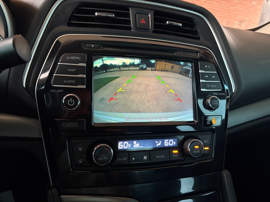 Photo 13 of this NISSAN MAXIMA