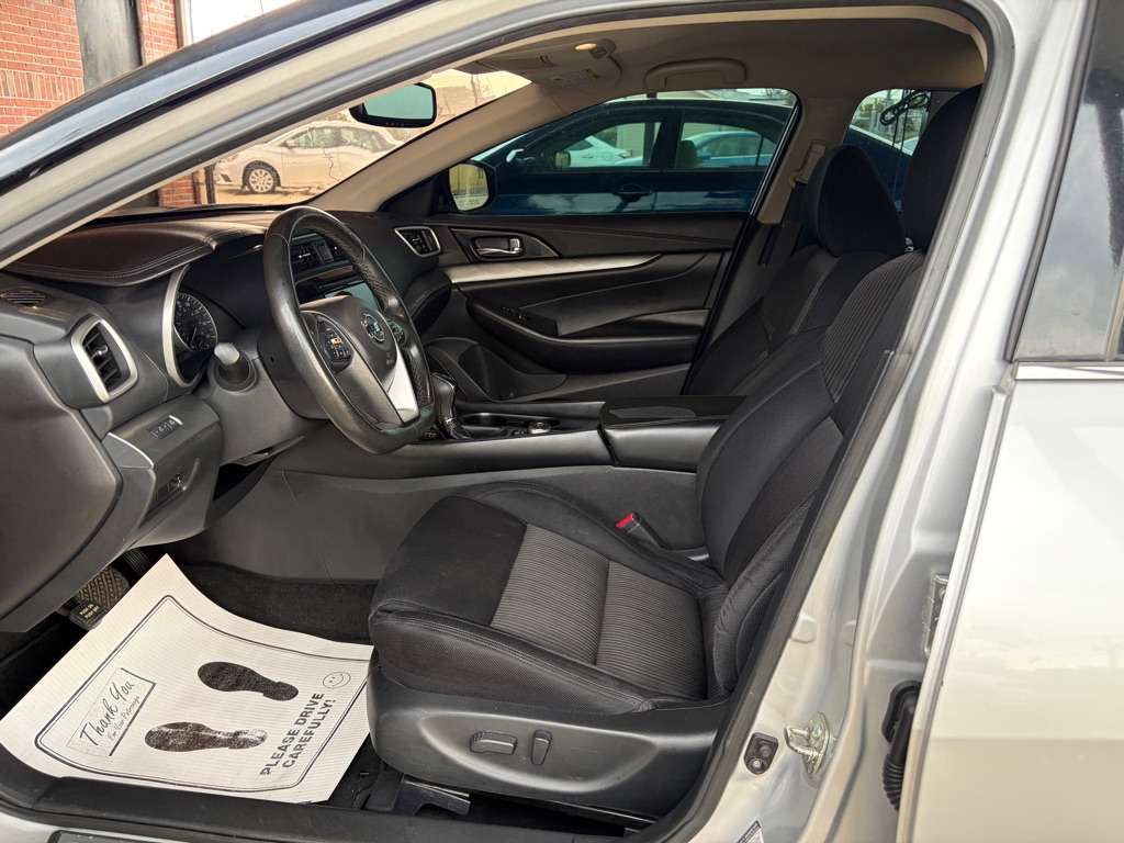 Photo 7 of this NISSAN MAXIMA