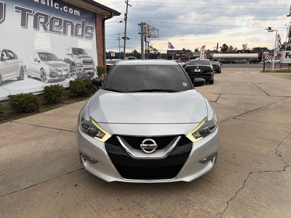 Photo 2 of this NISSAN MAXIMA