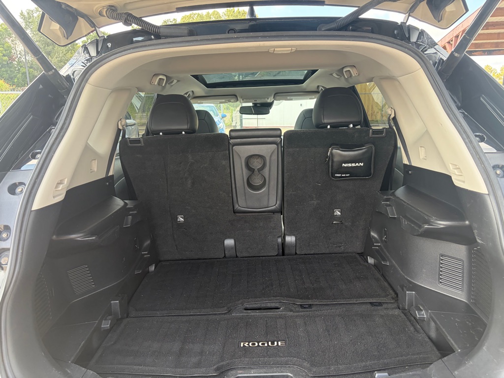 Photo 8 of this NISSAN ROGUE