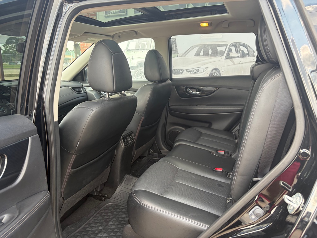 Photo 7 of this NISSAN ROGUE