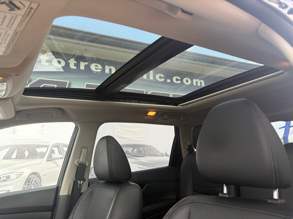Photo 10 of this NISSAN ROGUE