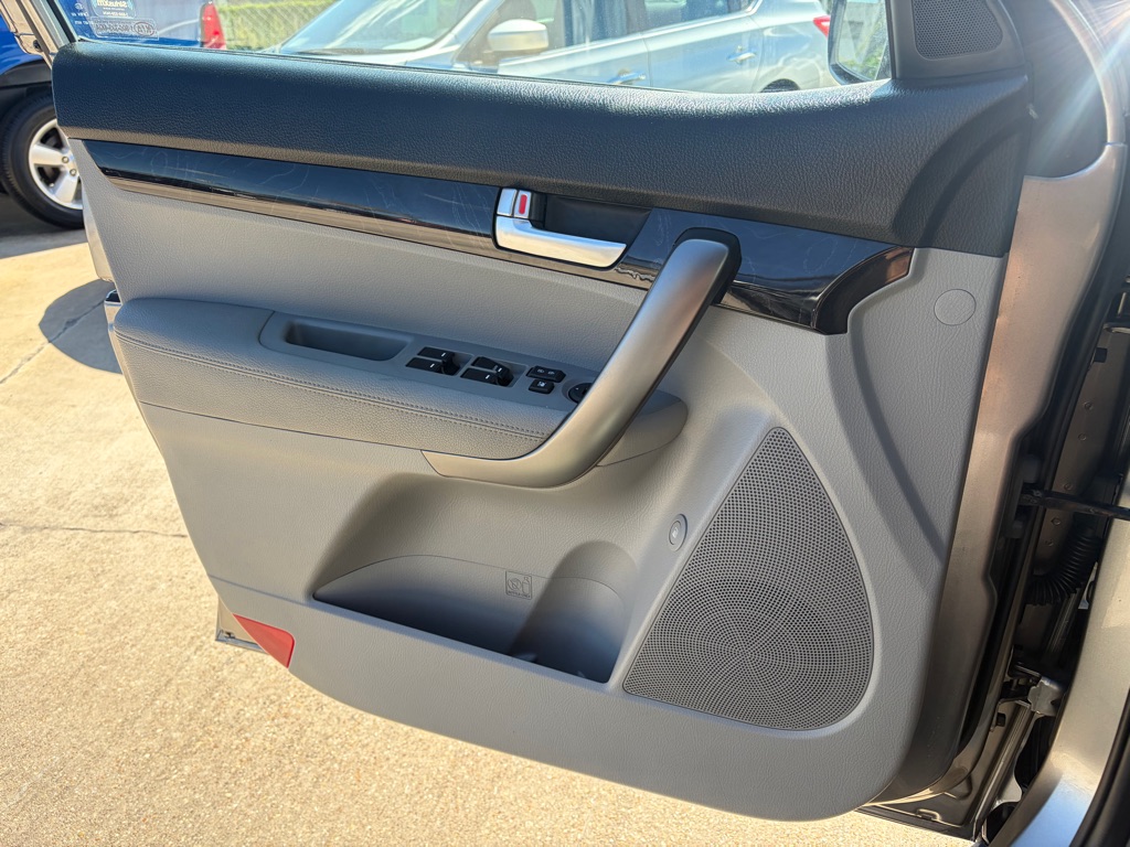 Photo 11 of this KIA SORENTO