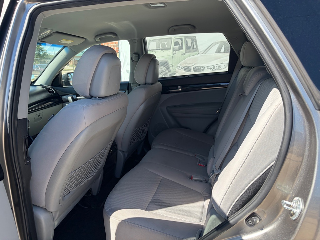 Photo 9 of this KIA SORENTO