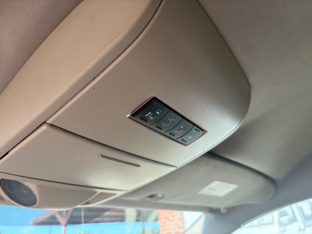 Photo 12 of this DODGE GRAND CARAVAN