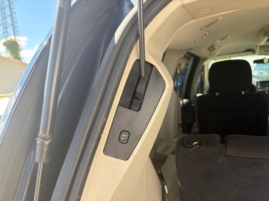 Photo 10 of this DODGE GRAND CARAVAN