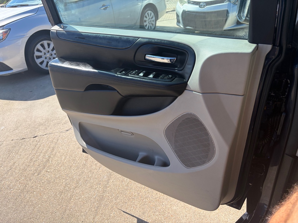 Photo 13 of this DODGE GRAND CARAVAN