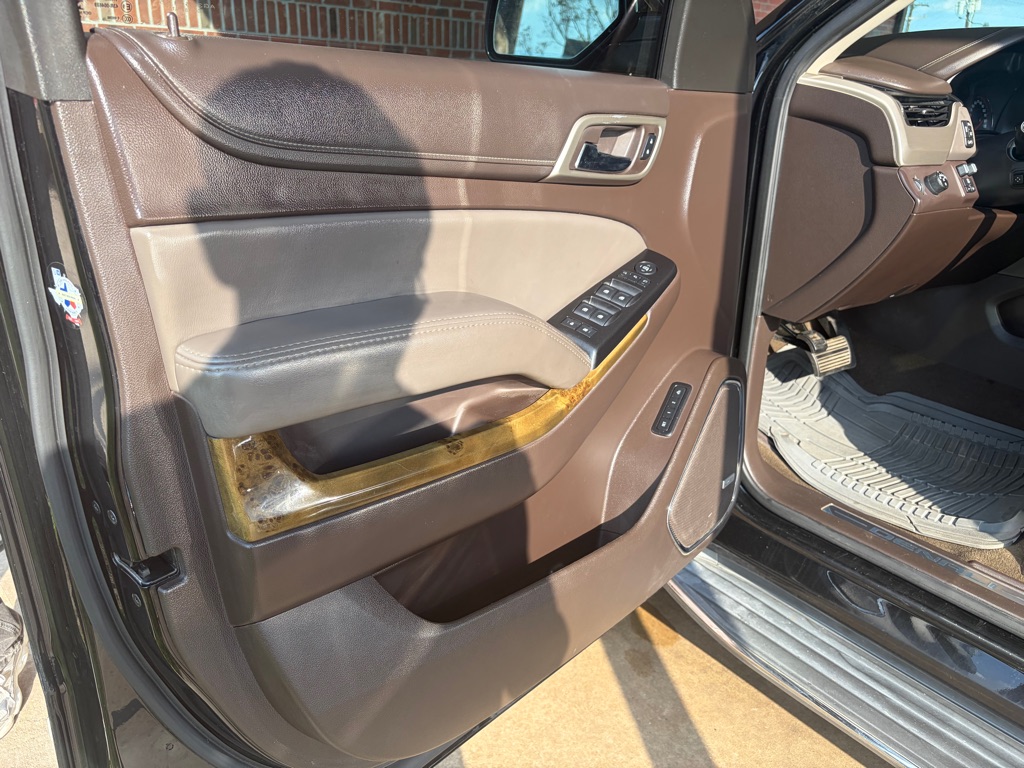 Photo 13 of this GMC YUKON