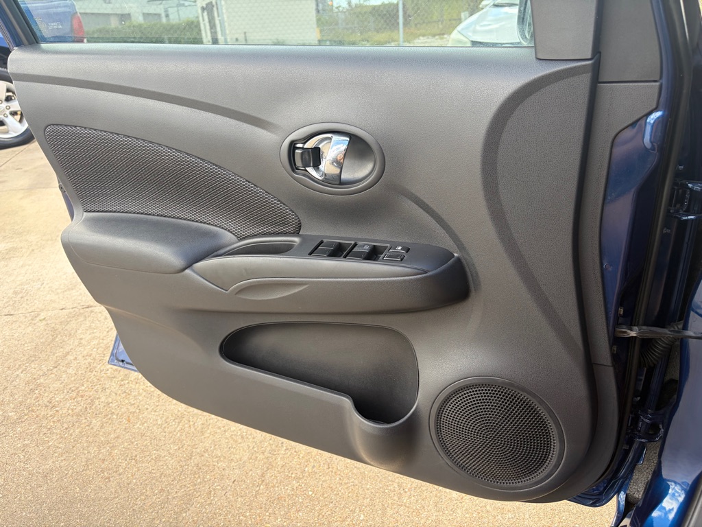 Photo 9 of this NISSAN VERSA