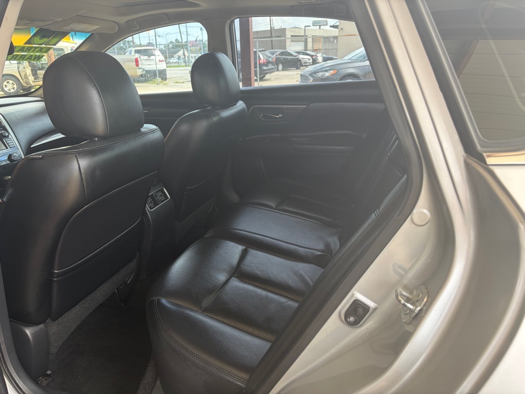 Photo 9 of this NISSAN ALTIMA