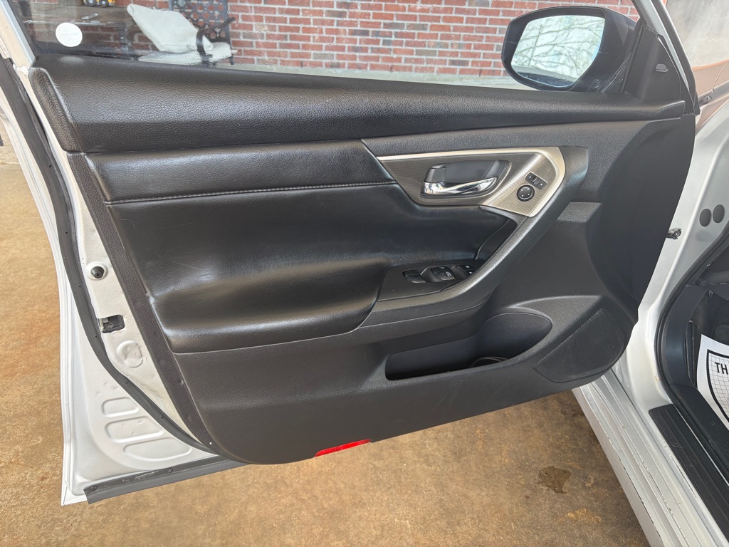 Photo 11 of this NISSAN ALTIMA