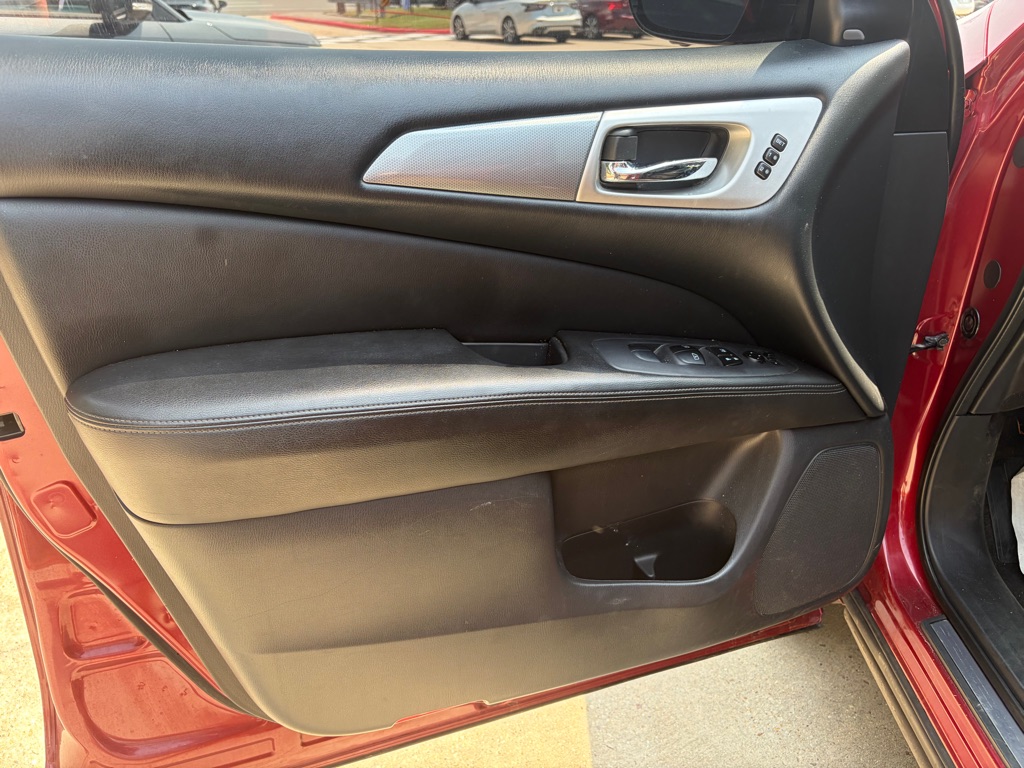 Photo 9 of this NISSAN PATHFINDER