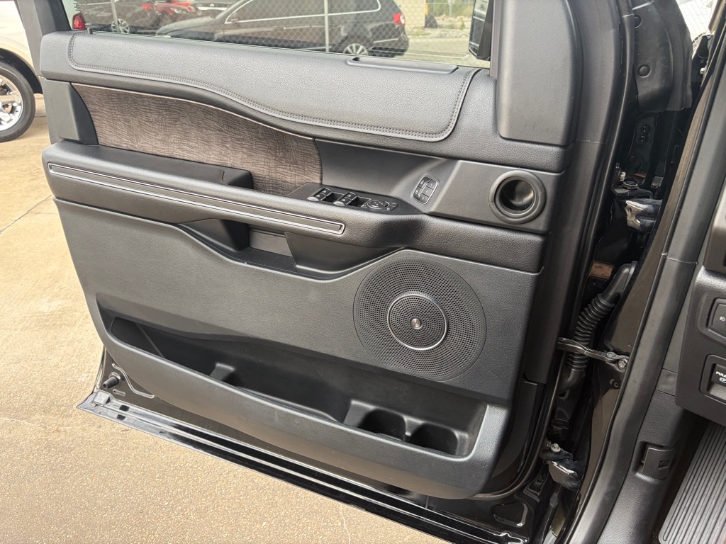 Photo 9 of this FORD EXPEDITION