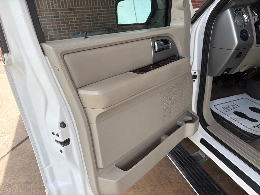 Photo 8 of this FORD EXPEDITION
