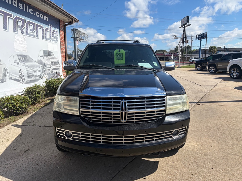 Photo 2 of this LINCOLN NAVIGATOR