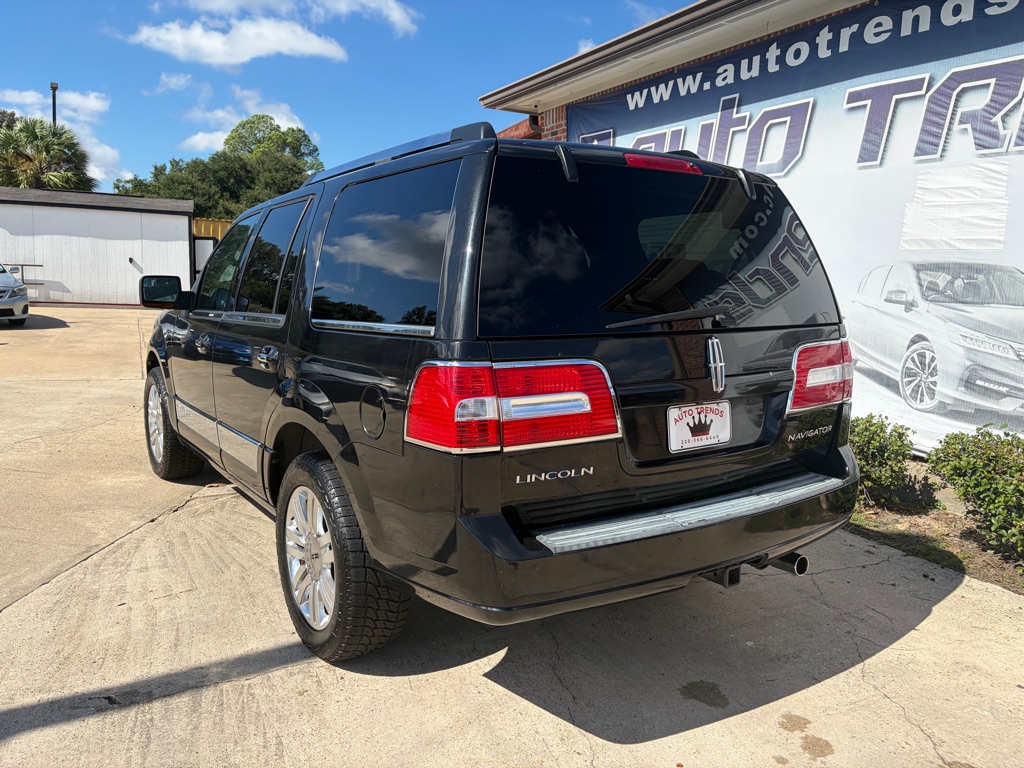 Photo 6 of this LINCOLN NAVIGATOR