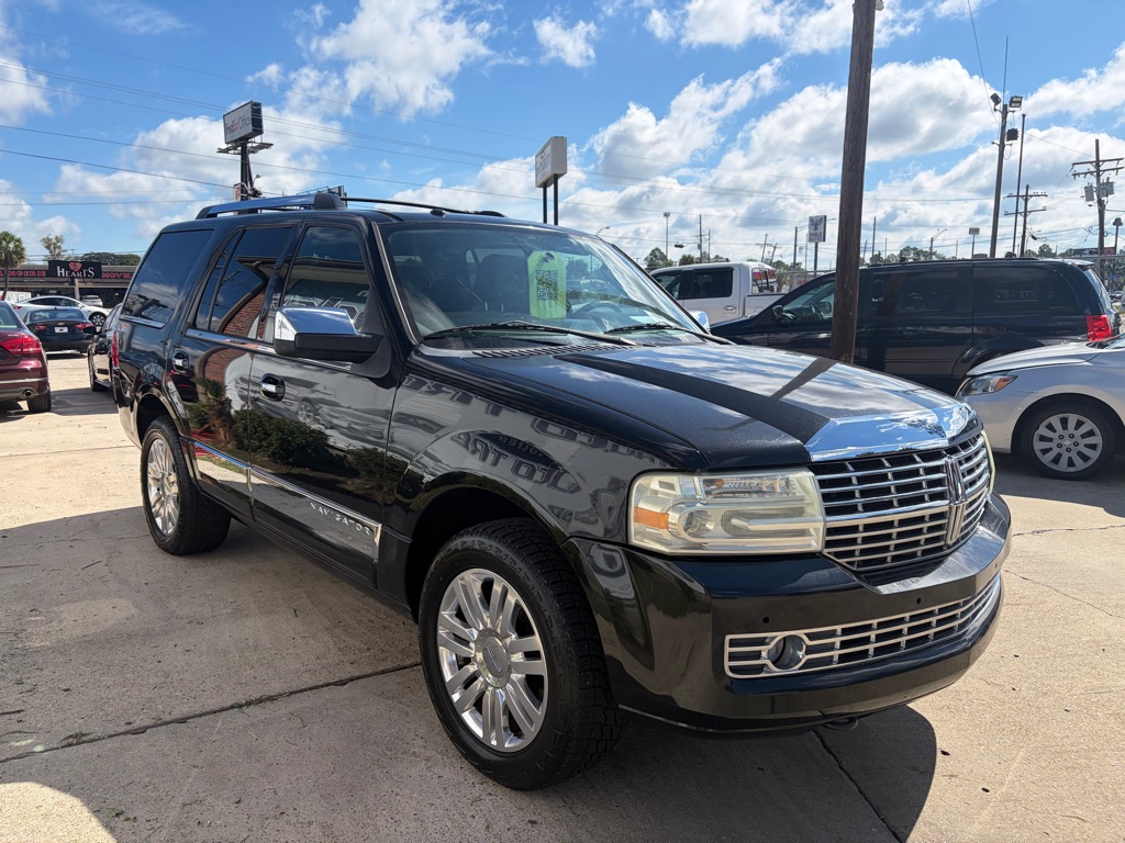 Photo 3 of this LINCOLN NAVIGATOR