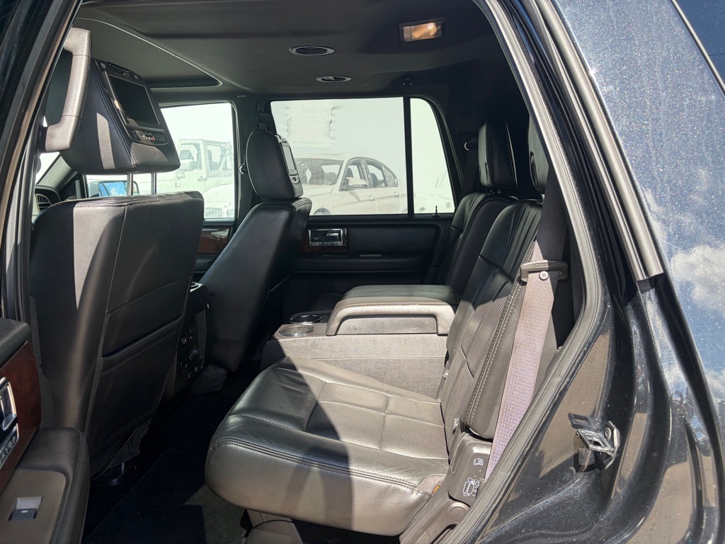 Photo 8 of this LINCOLN NAVIGATOR