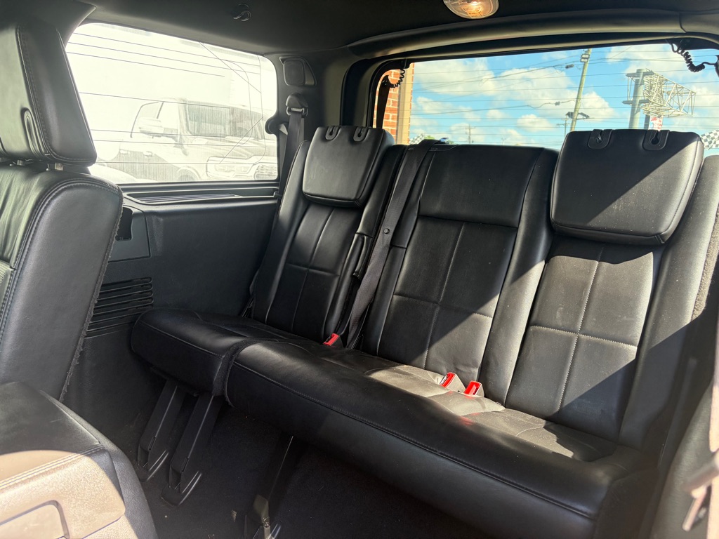 Photo 11 of this LINCOLN NAVIGATOR
