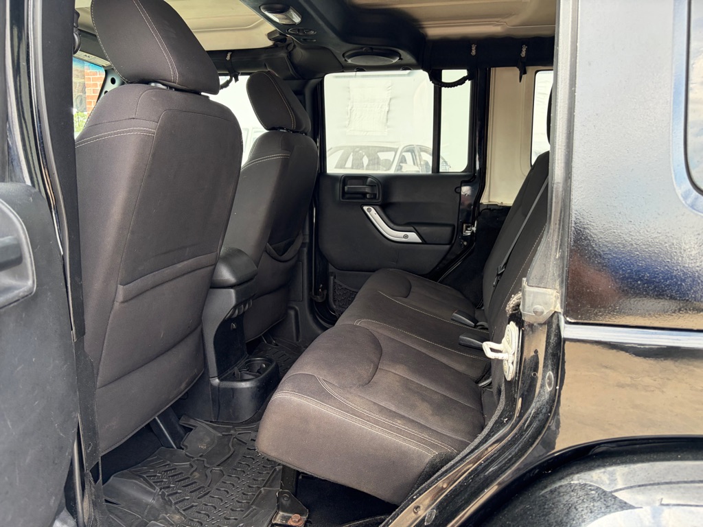 Photo 8 of this JEEP WRANGLER UNLIMI