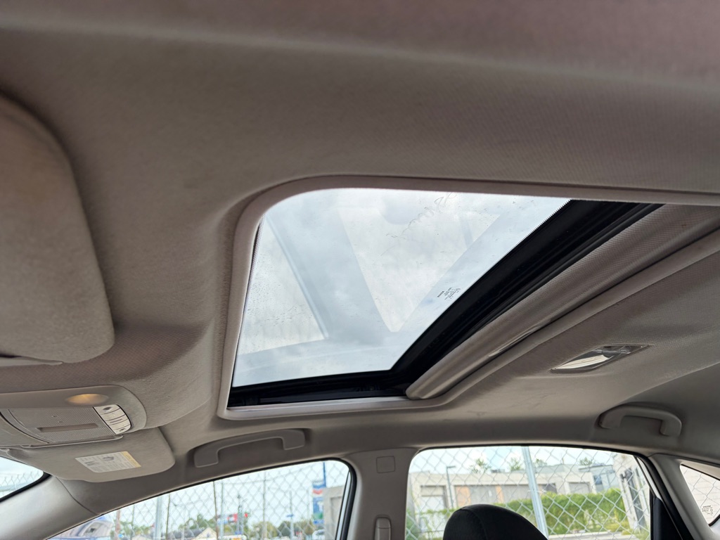 Photo 11 of this NISSAN SENTRA
