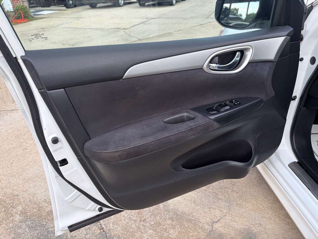 Photo 8 of this NISSAN SENTRA