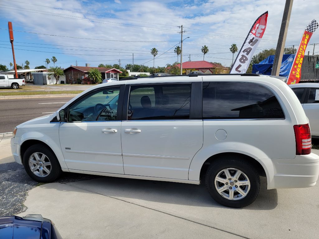 Photo 5 of this CHRYSLER TOWN & COUNTRY