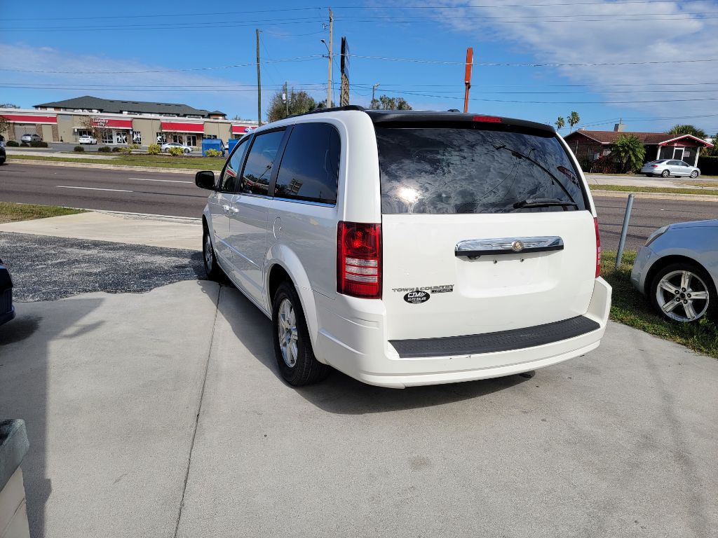 Photo 4 of this CHRYSLER TOWN & COUNTRY