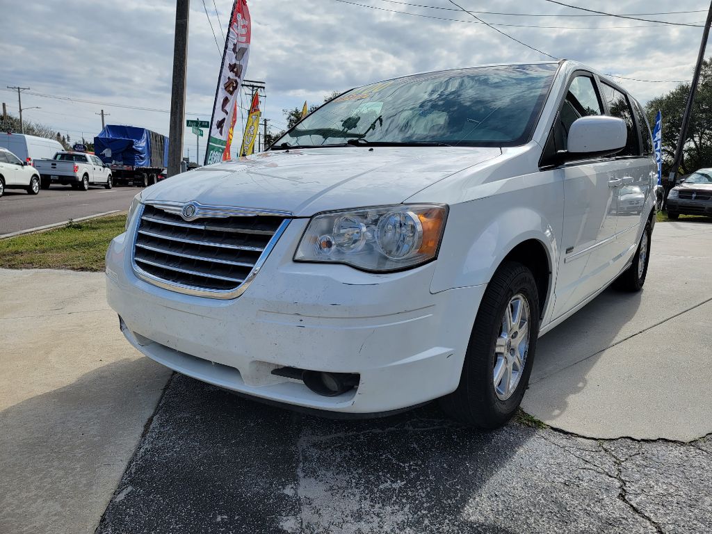 Photo 6 of this CHRYSLER TOWN & COUNTRY