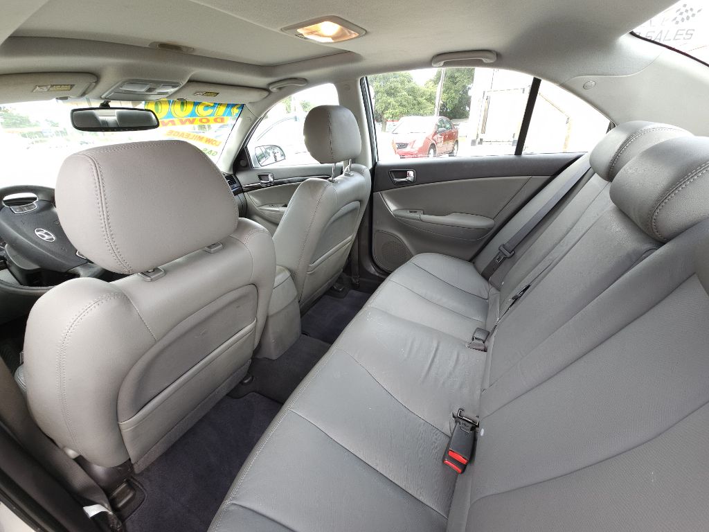 Photo 8 of this HYUNDAI SONATA