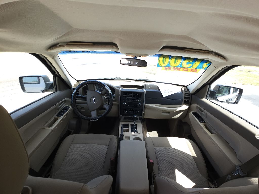 Photo 9 of this JEEP LIBERTY