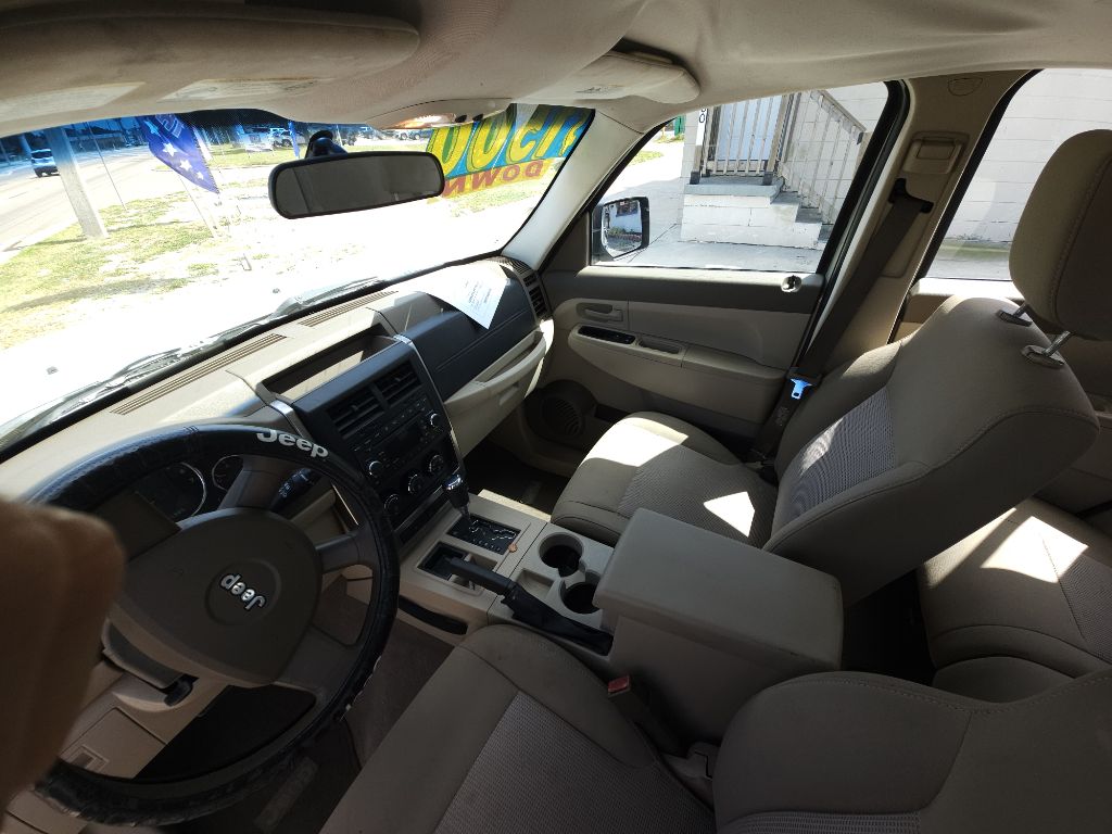 Photo 7 of this JEEP LIBERTY
