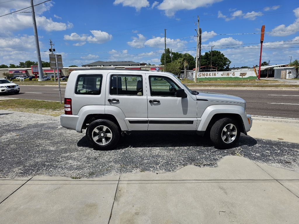 Photo 2 of this JEEP LIBERTY
